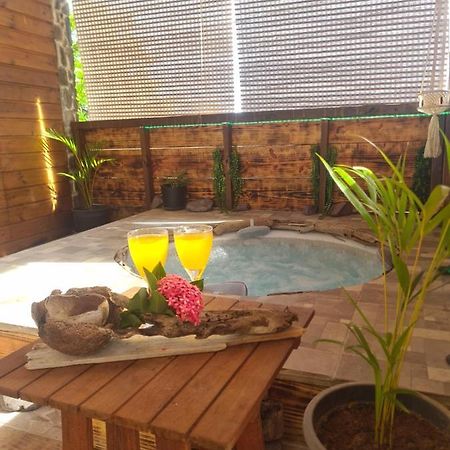 Kami Lodge F3 Jacuzzi Riviere-Salee ภายนอก รูปภาพ